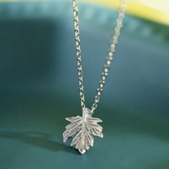 925 Maple Leaf Necklace - Picture 14 of 14